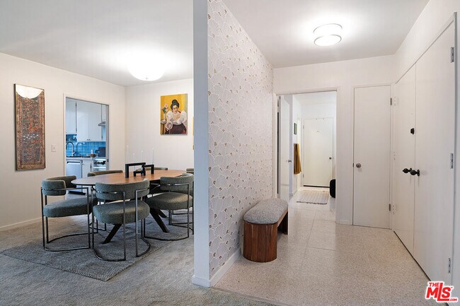 Foto del edificio - 8701 Delgany Ave