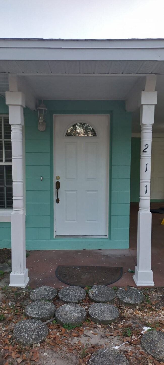 Foto del edificio - 211 E Floyd Ave