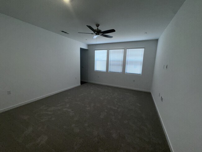 Building Photo - 1808 Mohave Rd S