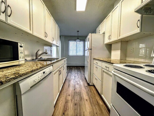 Building Photo - Spacious One Bedroom Apartment in Beautifu...
