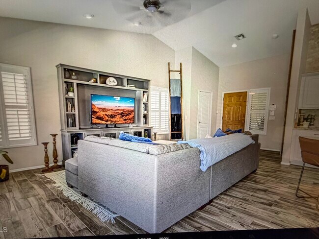 Foto del edificio - 2913 E Runaway Bay Pl