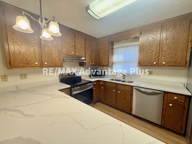 Building Photo - Spacious home with fiber internet close to Charlotte Court House