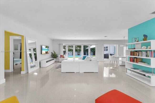 Building Photo - 952 Hollywood Blvd