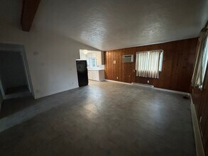 Building Photo - 312 SE Scenic View Dr