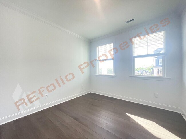 Foto del edificio - Beautiful Brand New 4 Bedroom, 3 Bathroom ...