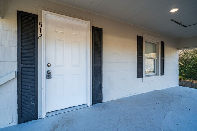 Foto del edificio - Rare Find in Pleasant Grove – Stunning 2BR Home with Oversized Rooms & Huge Fenced Yard!