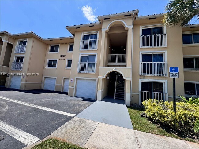 Foto del edificio - 9909 Westwood Dr