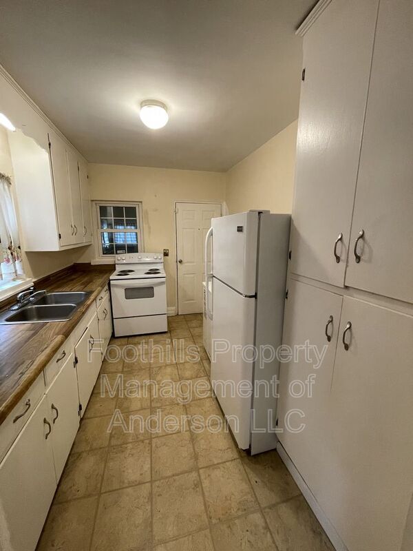 Building Photo - 410 Cathcart Dr