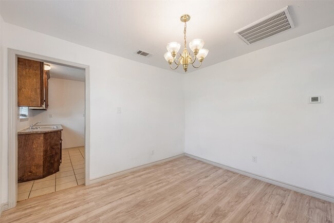 Foto del edificio - 6402 W Montgomery Rd