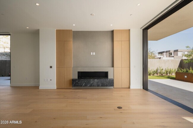 Foto del edificio - 4849 N Camelback Rdg Dr