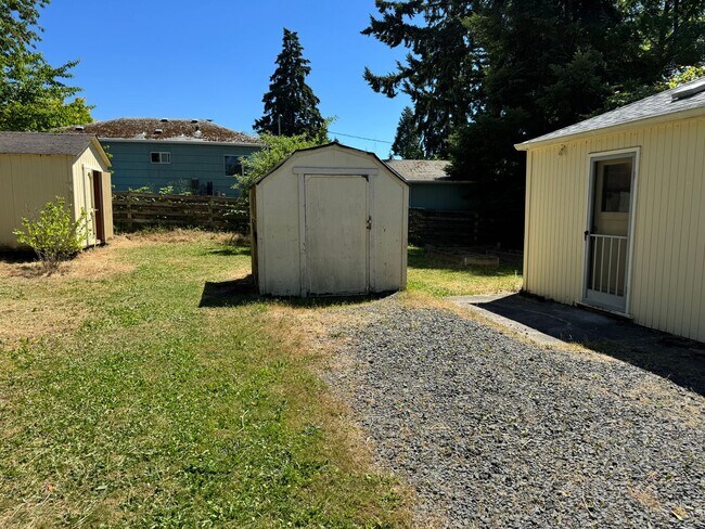 Foto del edificio - Charming 3-bedroom, 2-bath home in Eugene's Friendly Street Neighborhood!