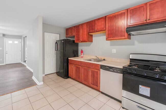 Building Photo - Beautiful 3BR/1BA Townhome in Severn!