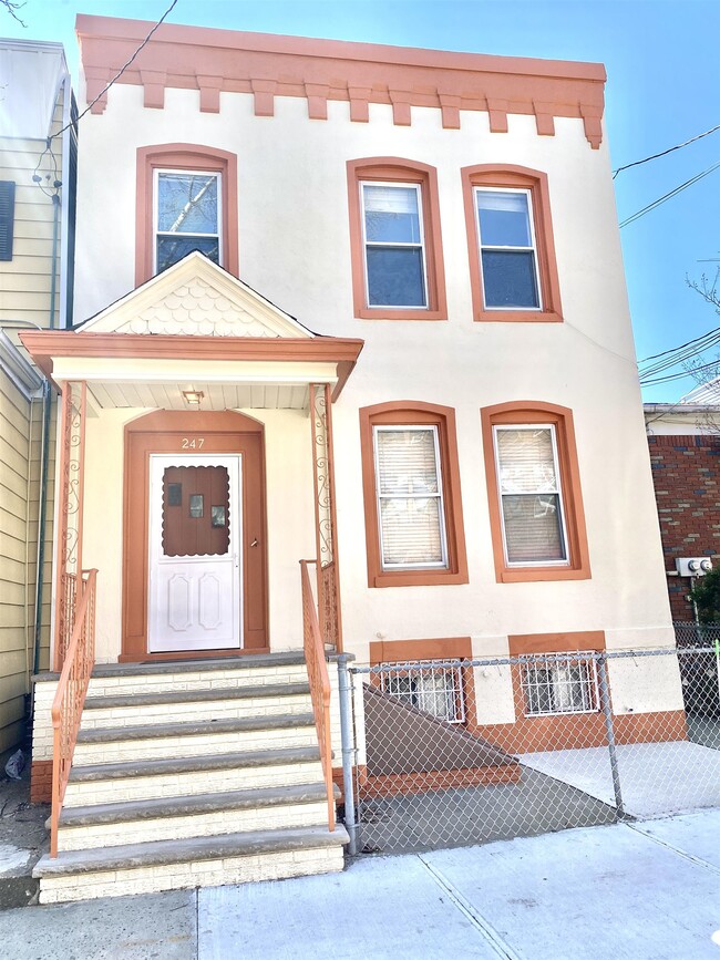 Foto del edificio - 247 Clendenny Ave