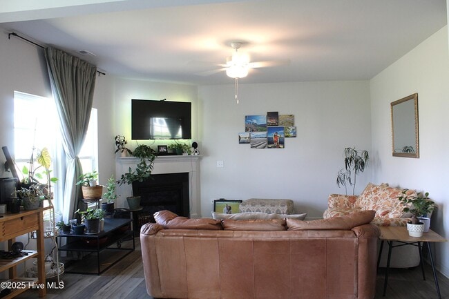 Building Photo - 300 Ruby Baird Dr