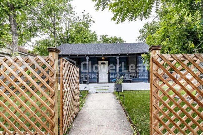 Building Photo - 323 E Woodlawn Ave