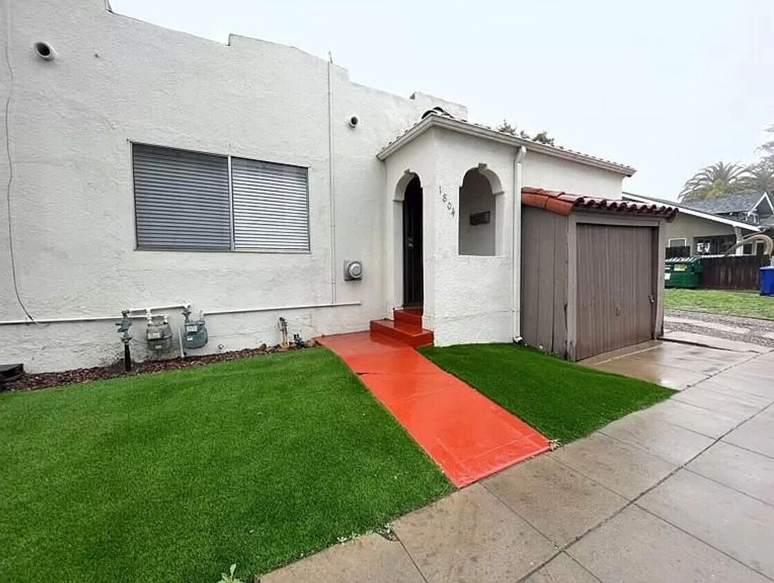 Primary Photo - Amazing 1 Bedroom Cottage in the Heart of ...