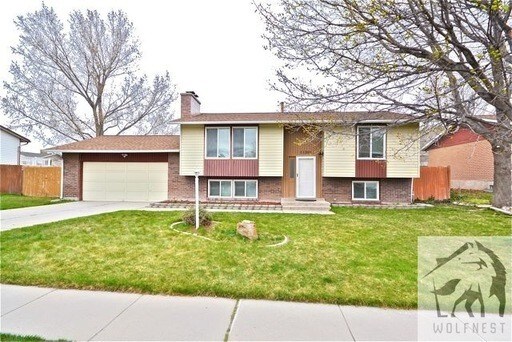 Primary Photo - Impressive 4 Bedroom Sandy Home