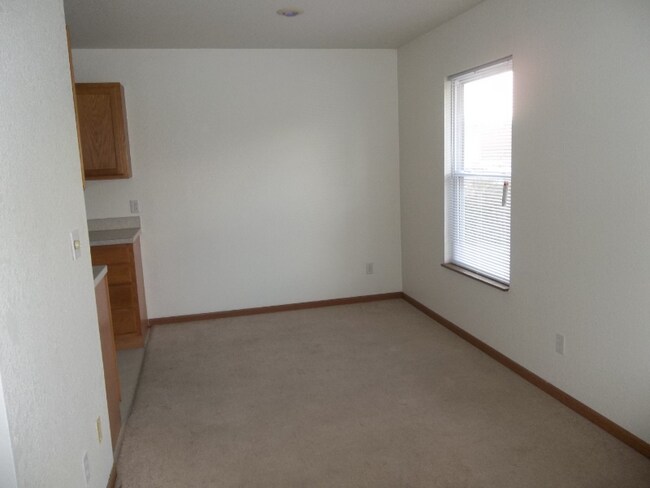 Building Photo - 1502 Flynn Ln
