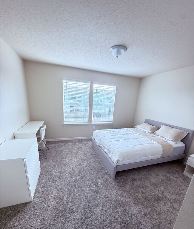 Building Photo - 105 Violet Vine Ln