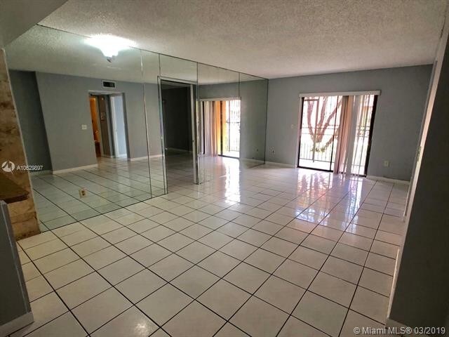 Building Photo - 2750 W 63rd Pl