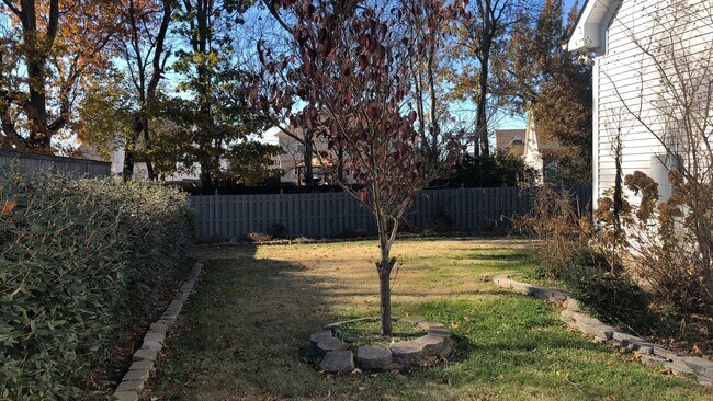 Foto del edificio - 3 BEDROOM with BONUS,  2.5 Bath, SIDE ENTRY GARAGE