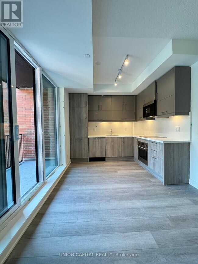 Building Photo - 38-538 Simcoe Promenade
