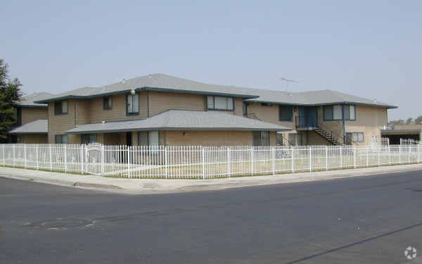 Building Photo - 565-575 Sioux Dr