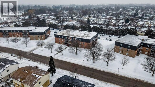 Building Photo - 370 Admiral Dr