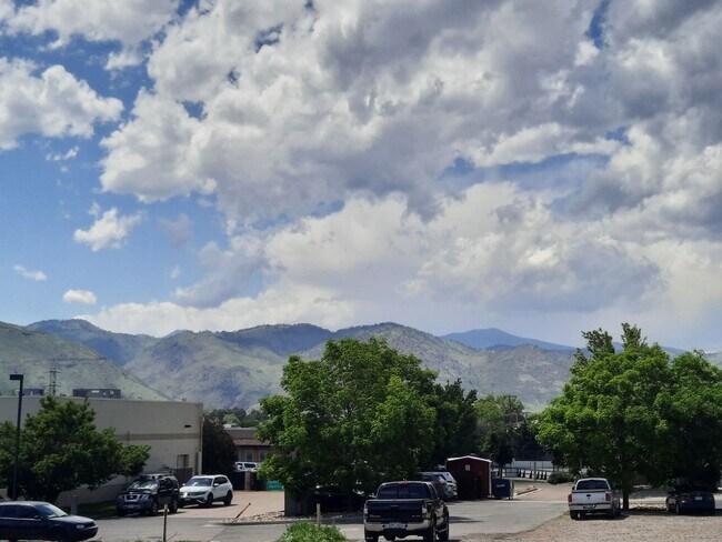 Building Photo - FREE PETS & UTILITIES INCLUDED! Boutique 2BR Golden Apt near Clear Creek Trail