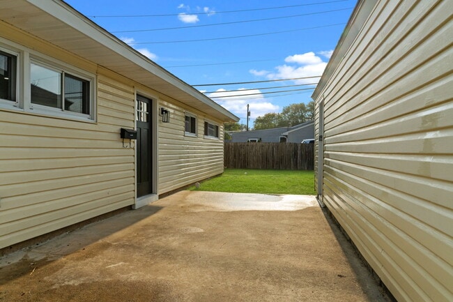 Foto del edificio - 38 Indian Creek Dr