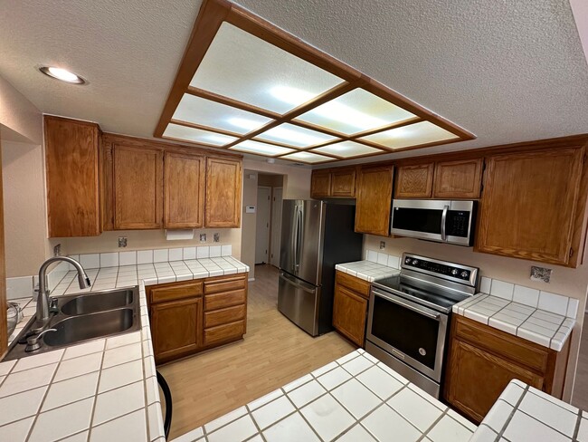 Foto del edificio - 3 Bed 2.5 Bath Single Family Home In Concord