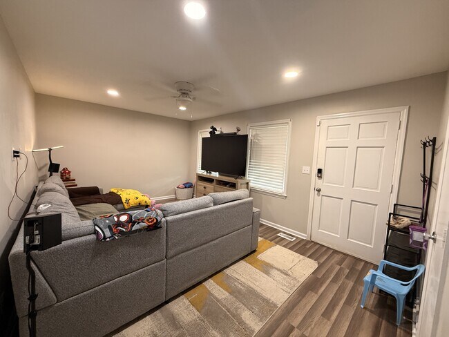 Foto del edificio - 507 Birchwood Ct