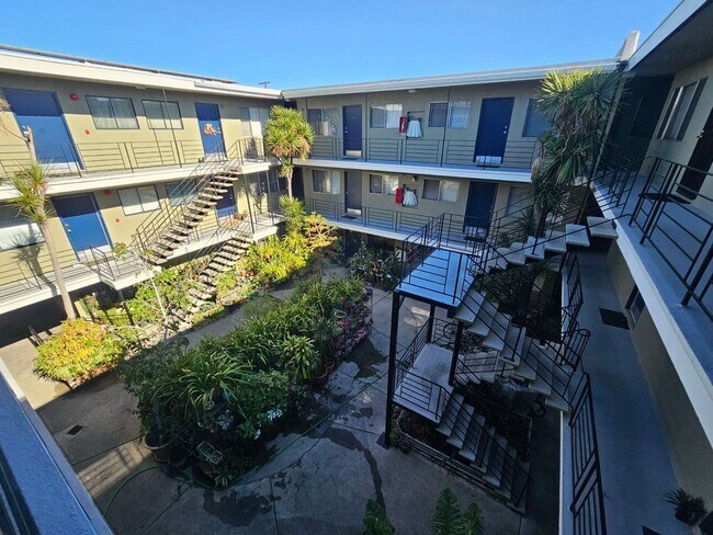 Foto del edificio - 1706 8th Ave, Oakland