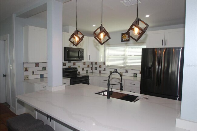 Building Photo - 2215 John Anderson Dr