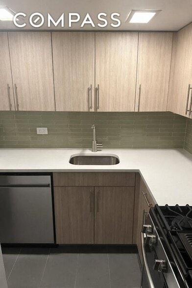 Photo - 666 Greenwich St House