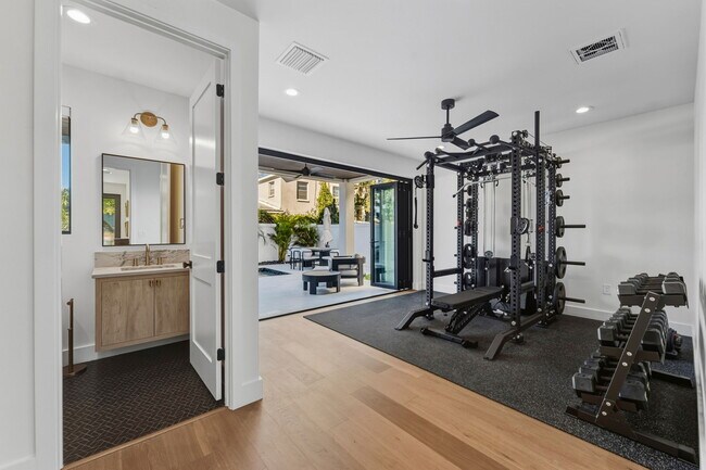 Foto del edificio - 2502 N Highland Ave