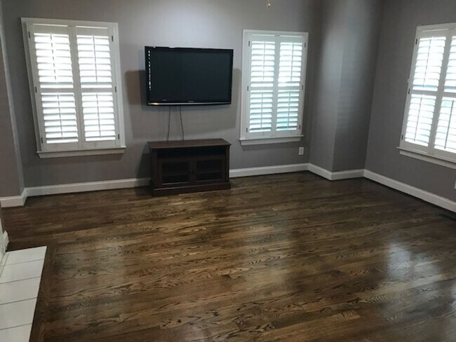 Building Photo - Gorgeous and Spacious 4 bedroom home!!