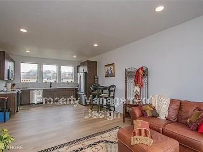 Building Photo - 1371 Keosauqua Way