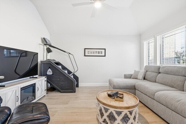 Building Photo - 1125 Cardinal Dr