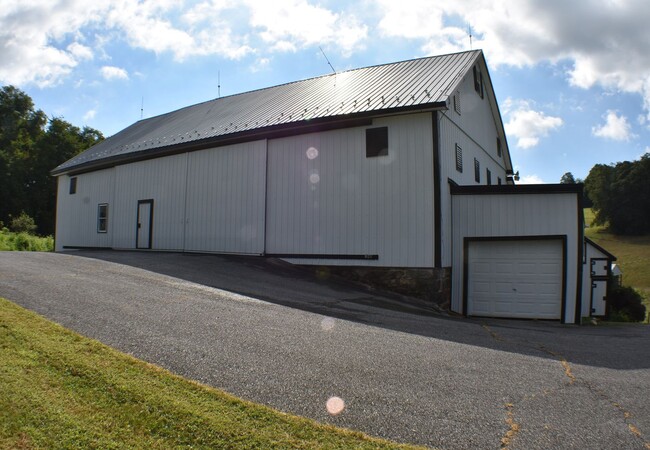 Building Photo - Single Family Farm Home