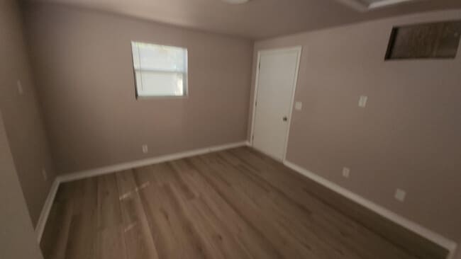 Building Photo - 203 4th St