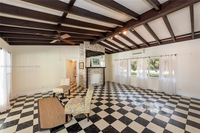 Building Photo - 3921 Hardie Ave