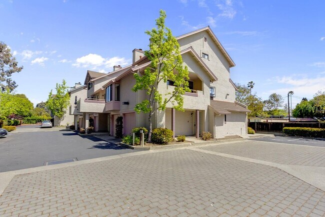 Foto del edificio - 3073 Middlefield Rd