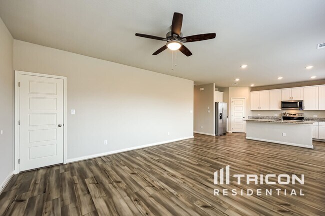 Foto del edificio - 13605 Paxton Blvd