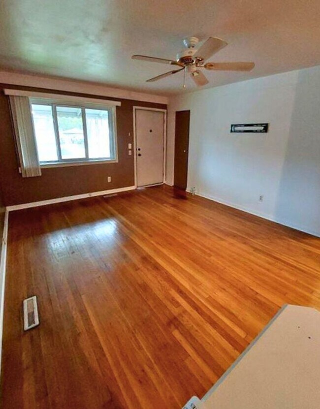Foto del edificio - Beautiful 3-Bedroom Home with Large Fenced Backyard