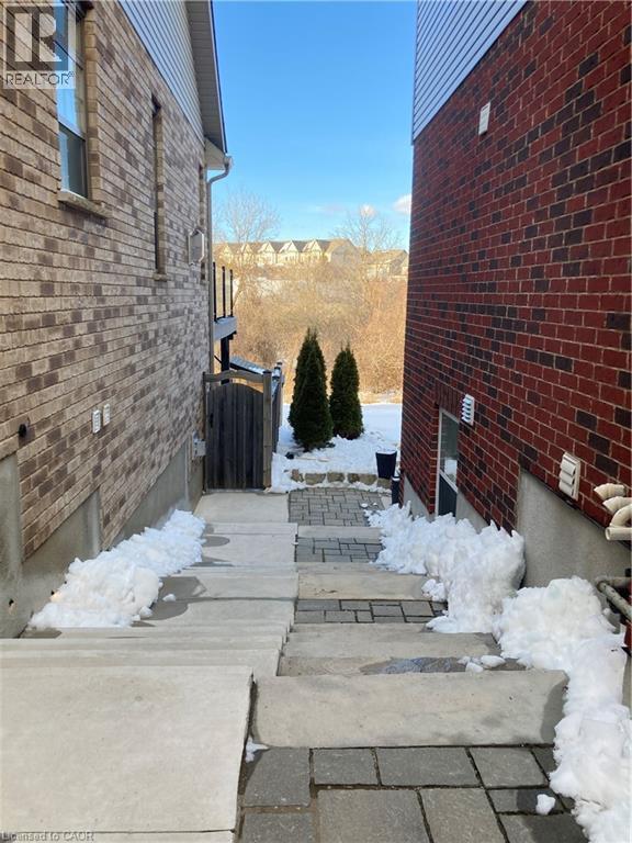 Building Photo - 71 Janine St