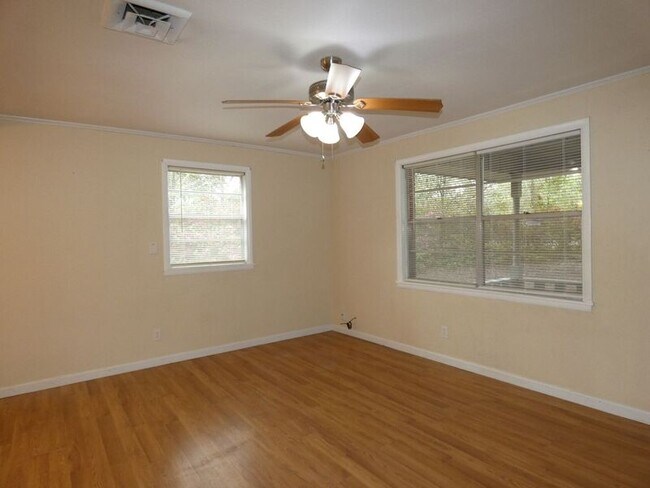 Building Photo - 5715 Quintette Rd