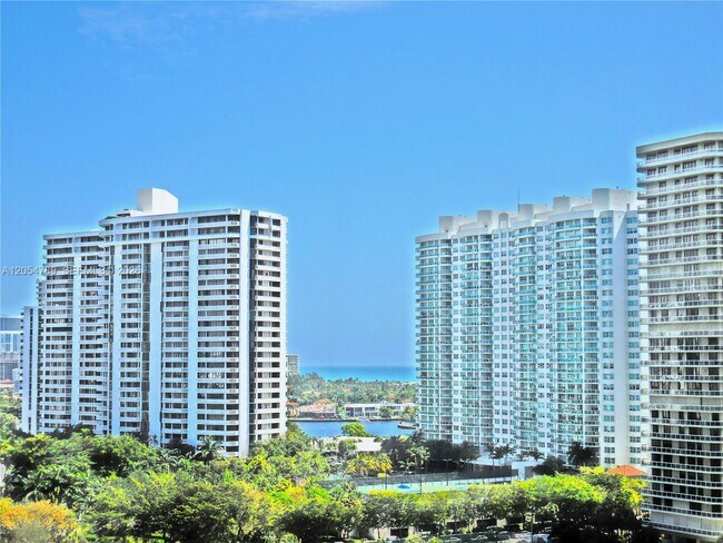 Foto del edificio - 1000 E Island Blvd