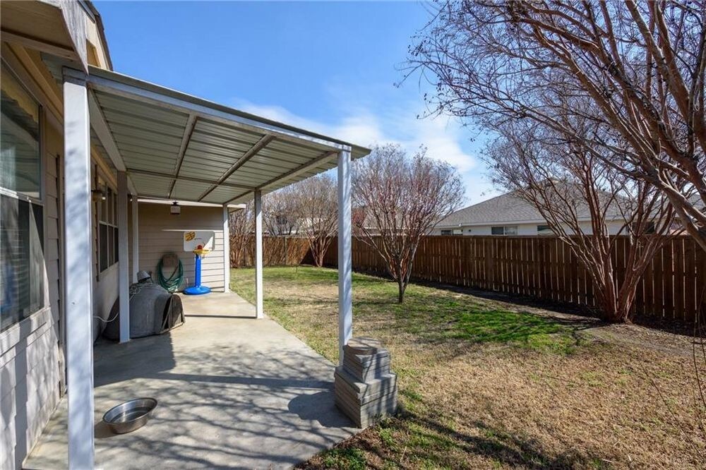 Building Photo - 603 Lonestar Park