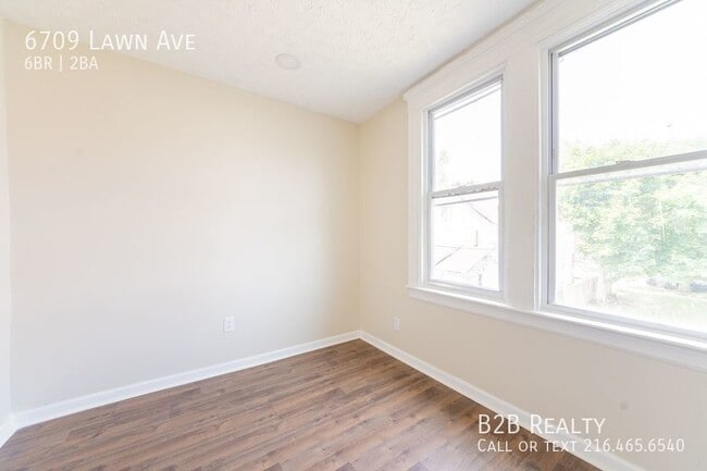 Building Photo - Elegant 6-Bedroom, 2-Bath Retreat: The Epi...